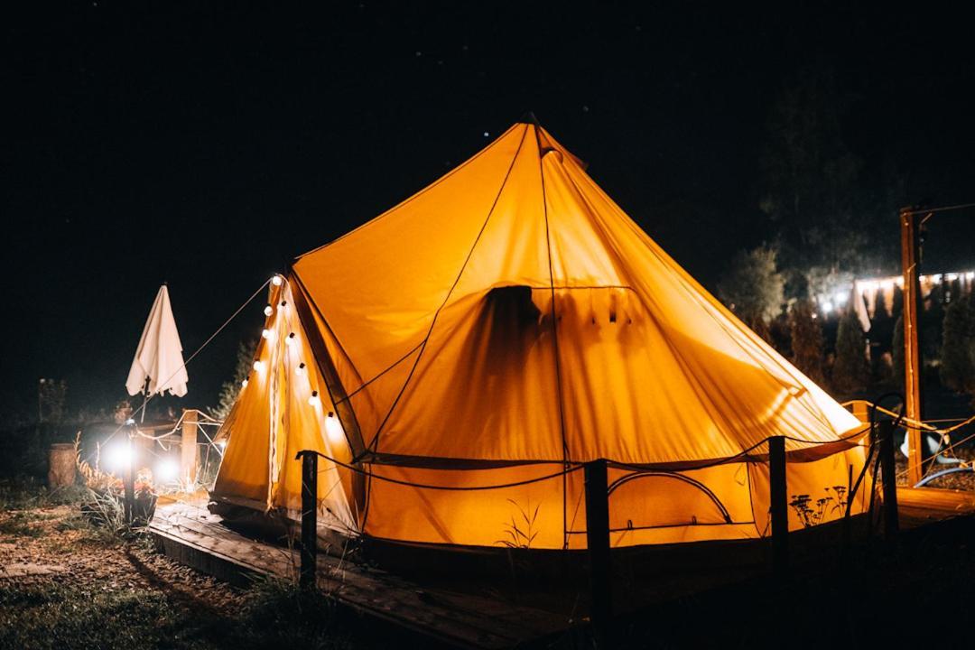 Отель Glamping Bieszczady Z Jacuzzi I Basenem Солина Экстерьер фото